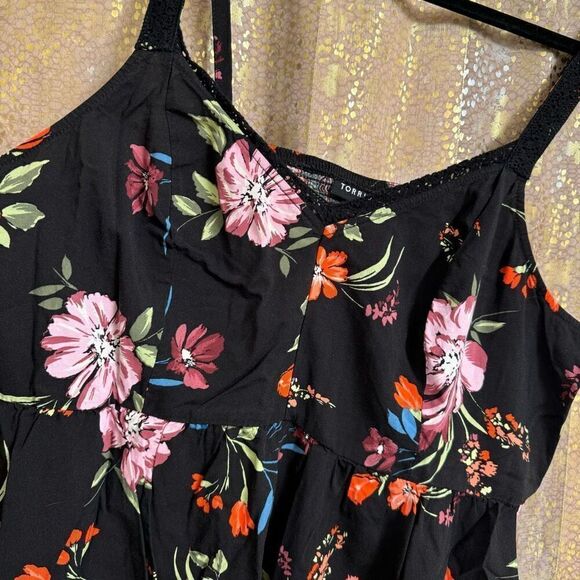 Torrid Black Red Blue Purple Floral Crochet Strap Peplum Challis Tank Top 1X - Picture 3 of 10